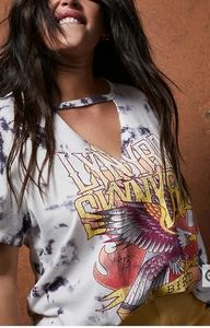 RELAXED FIT CHOKER TEE LYNYRD SKYNYRD WHITE TIE-